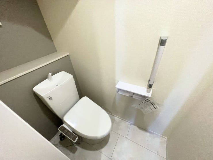 ◇トイレ◇ 同仕様
ウォシュレット付き♪
1階と2階にトイレがあり、夜中に階下へ降りる心配もありません♪