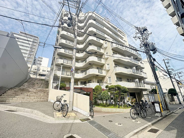 【外観】
落ち着いた色調と上質な素材使いで、高級感のある外観デザインを実現しています。