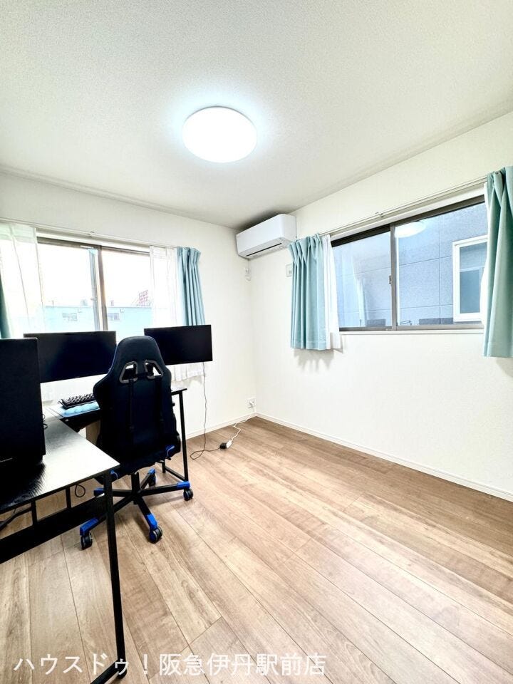 2面に窓がある洋室5.18帖。角部屋ならではの明るさが魅力です。