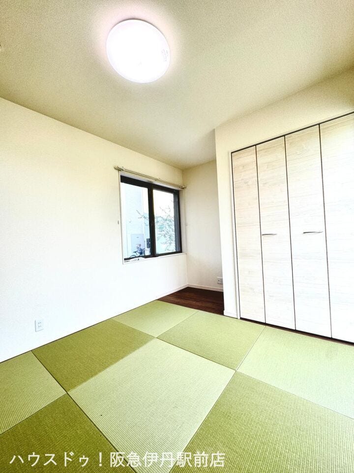 大型収納付きの和室。来客用や趣味室など多用途に使える便利な一室。
