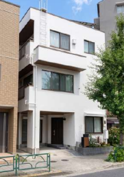 【外観】
約20帖の広々LDKを中心に、各階へ居室を配置した4LDK。収納も充実し、ご家族それぞれのプライベート空間を確保できます。