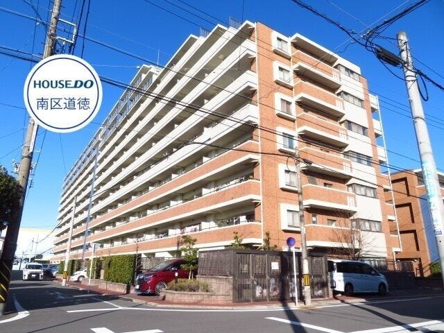 【外観】
11階建て
名鉄常滑線「道徳駅」まで徒歩約9分、名古屋市営バス「三新通二丁目」停 まで徒歩約2分の距離に立地です。
