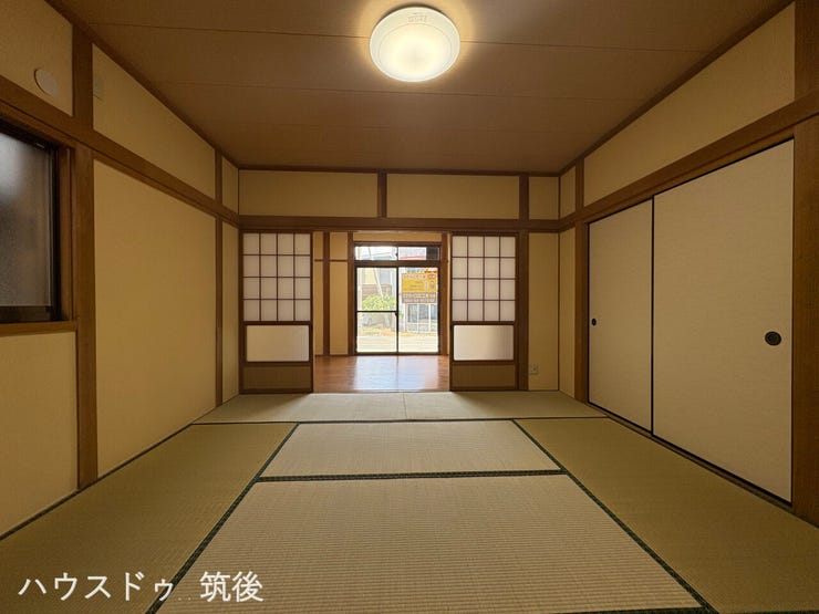【和室8帖×奥の洋室5.25帖】表替え済みのゆったり和室8帖!奥には5.25帖の洋室が続き、寝室や趣味部屋としても使い勝手の良い間取りです。リフォーム済みの綺麗な室内をぜひご覧ください。
