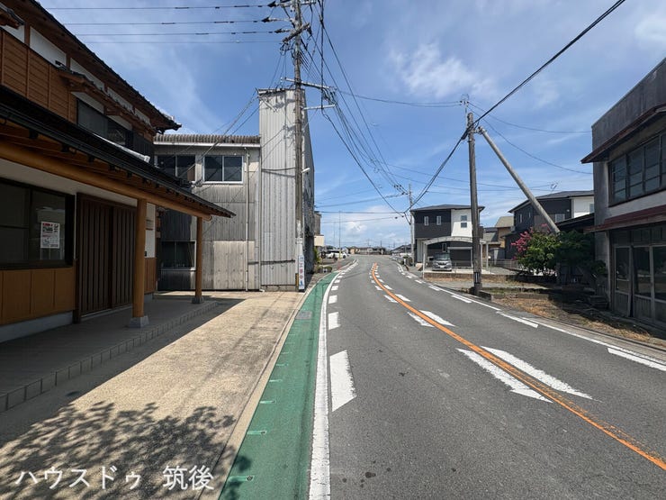 【見通しの良い平坦な前面道路】すっきりとした街並みが広がる開放的な立地!前面道路の幅員にもゆとりがあり快適な住環境です。資料請求や現地のご案内はお気軽にお問い合わせください。