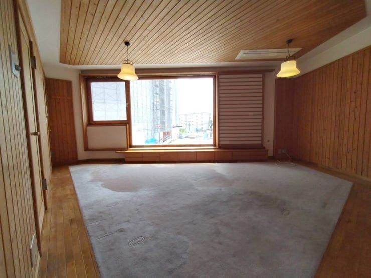 《書斎》
2階にある南向きのお部屋。
人目が気にならない2階のお部屋でお仕事も捗ります。