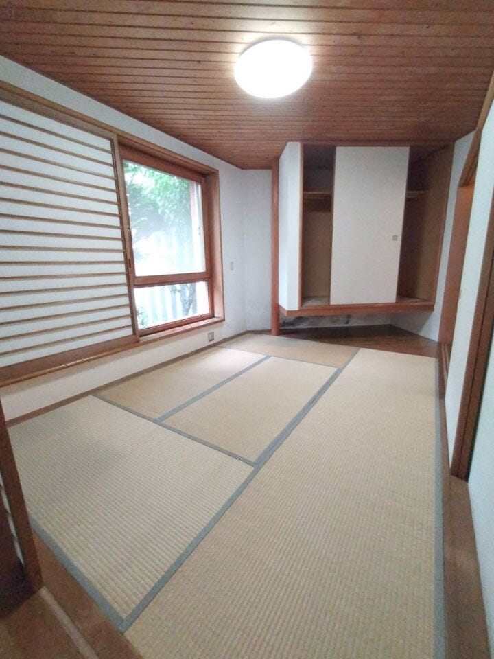 《1階 和室1》
落ち着きと癒しの空間となる畳のお部屋。来客時の客室としても利用できますし、お子様のプレイルームやお昼寝にも適したお部屋です!