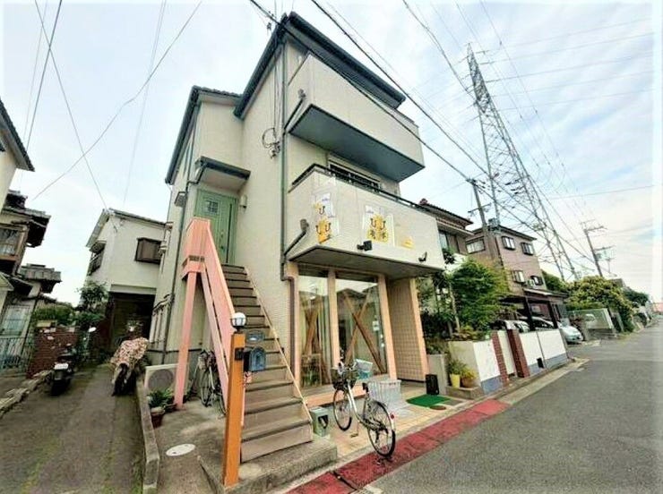 【外観】
1階店舗+家事動線の良い収納豊富な居住スペース
居住スペース空家ですのでゆっくり内覧していただけます♪