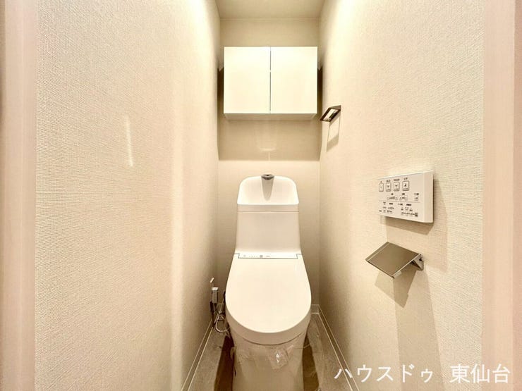 予備のペーパーも掃除用品も”見せない収納”でいつでも清潔をキープ