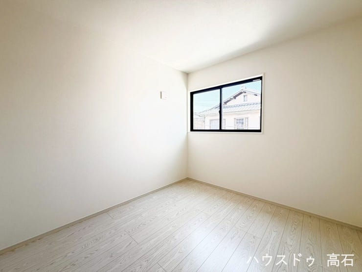 5.2畳洋室
落ち着いた雰囲気の洋室。