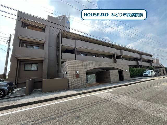 【外観】
6階建ての1階部分のお部屋にあたります。
名鉄名古屋本線/鳴海駅 徒歩約19分、市営バス「中旭出」停 徒歩約4分。