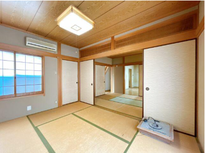 リフォーム前 1階西側和室。畳の表替えを行います。