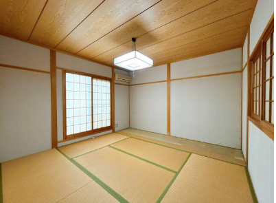 リフォーム前 2階8畳和室。クッションフロアで仕上げ洋室に変更します!