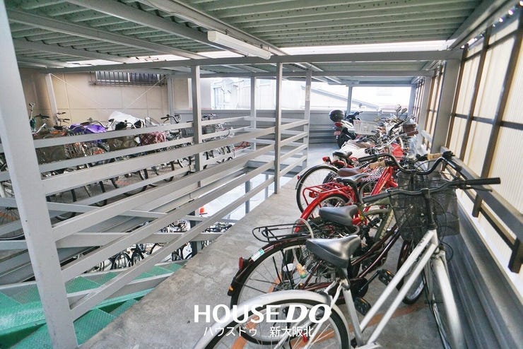 ■屋根付き駐輪場!雨が降っても大事な自転車が傷みにくいですね!
