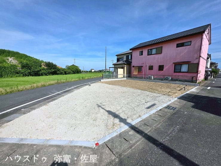 車種によりますが駐車3台可能です!!