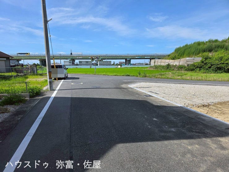 白鳥小学校約503m!通学路はなるべく短い方が安心ですね(^^♪