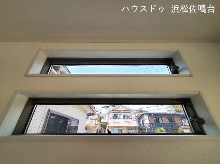 2階6帖洋室の高窓