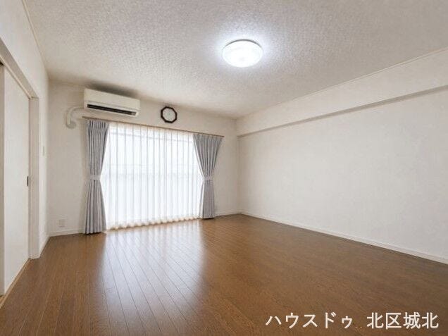 室内は木目の落ち着きの感じられる雰囲気になっています。
※イメージ画像(実際の写真をもとに家具等をCGで除去したものになります)