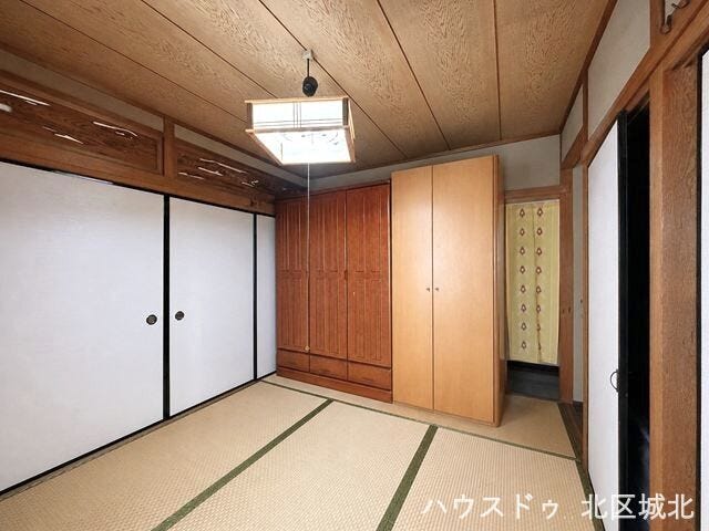 【6畳和室】
落ち着いた雰囲気の和室。くつろぎの空間として幅広く活用できます。
※イメージ画像(実際の写真をもとに家具等をCGで除去したものになります)