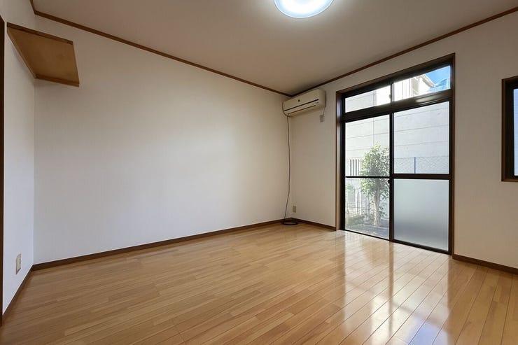 広々とした空間にスッキリと家具を配置すれば、いつでも片付いた状態をキープできます。
※実際の写真から生活用品を消すCG加工をしています。