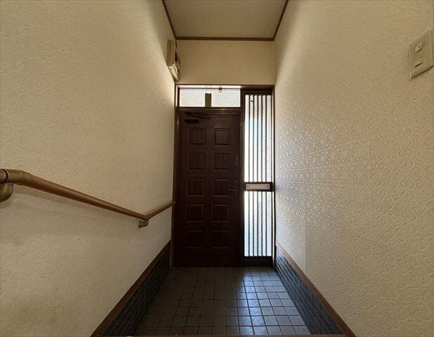 手すりのついた玄関◎