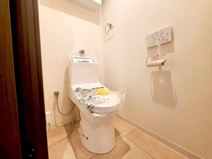 【Toilet】清潔感があり、落ち着いたデザインのトイレ。家族みんなが快適に使えます。