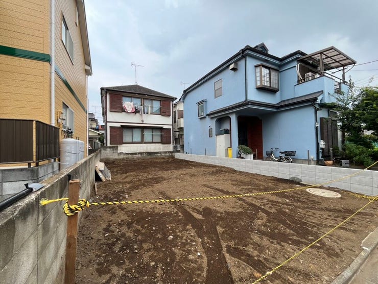 住環境が整った、建築プランの立てやすい広々とした敷地です。隣地とも距離があり、プライバシーを重視した家づくりが可能。やわらかな印象の住まいを完成させて、家族の笑顔あふれる日常をここから始めませんか