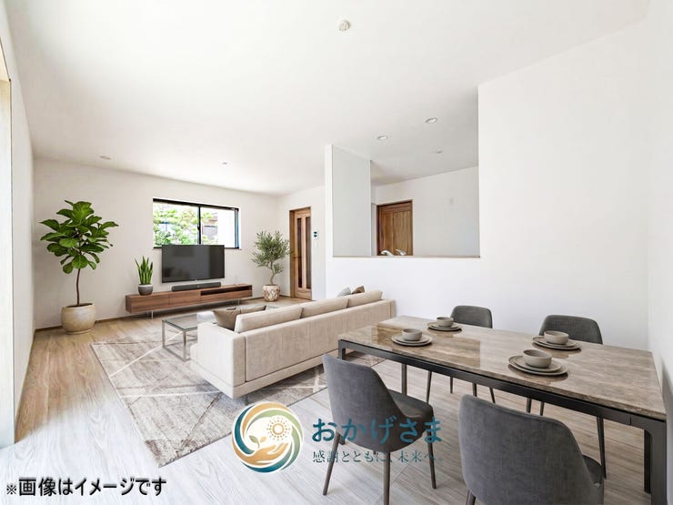 【リビング】
【リビング】
※画像は家具設置イメージです。
自然光が差し込む明るいリビング。家族が集まり、ゆったりとくつろげる広々とした空間です。