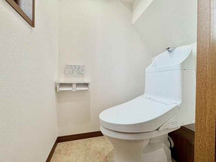 【Toilet】清潔感があり、落ち着いたデザインのトイレ。家族みんなが快適に使えます。