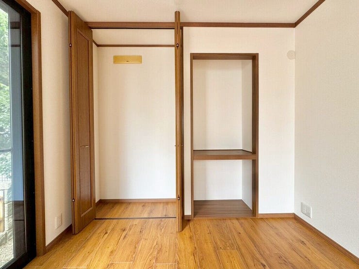 【Bedroom】クローゼット完備で収納力◎。家具の配置もしやすい機能的な洋室です。