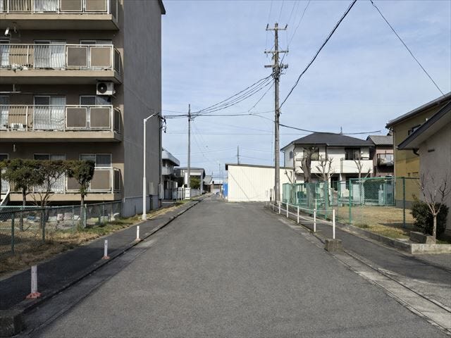 【東側公道】