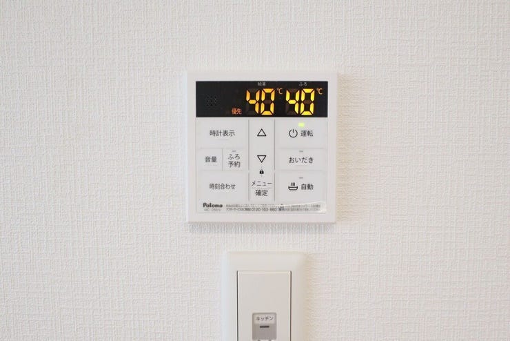 ○オートバスパネル○ 同仕様
いつでも適温のお風呂にはいれるのが嬉しいですね♪
キッチンからの操作もできるので便利です♪