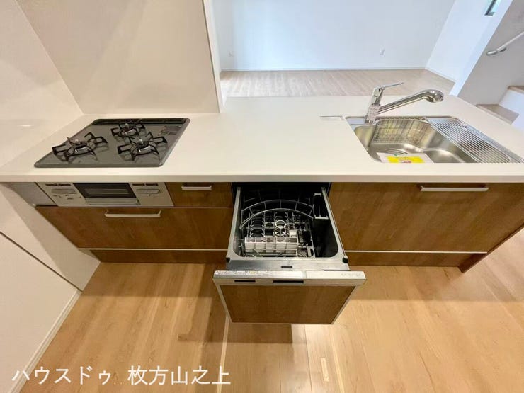 3口コンロで複数の料理を同時に調理できます。