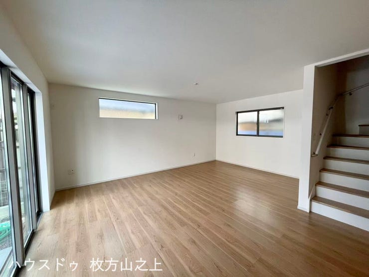 リビング階段を採用した家族が自然と顔を合わせる間取り。開放感のあるLDKです。