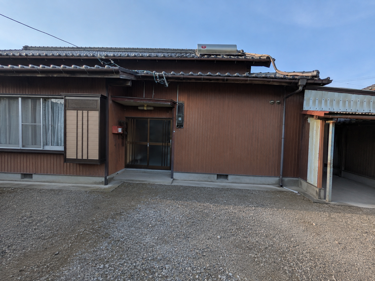 【外観】
一部AIで加工を施しています。