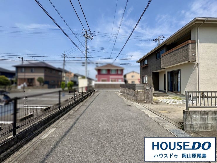 南側前面道路は約4.5mの幅員です。