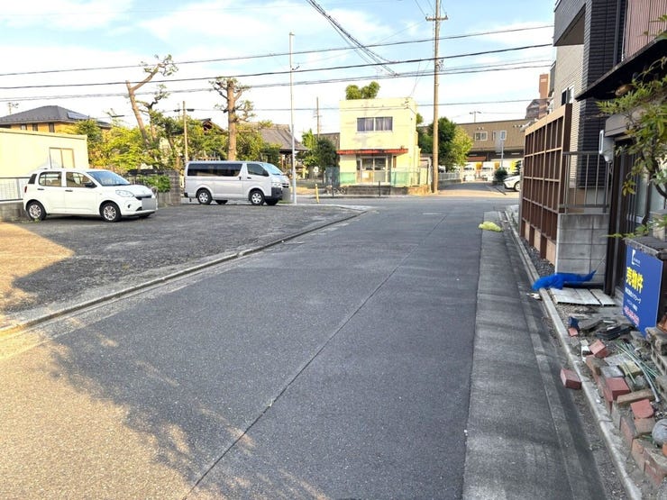 東側前面道路