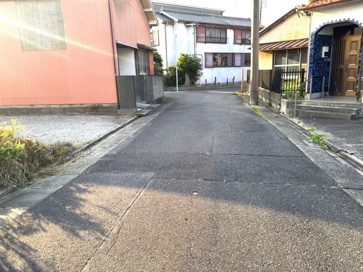 東側前面道路
