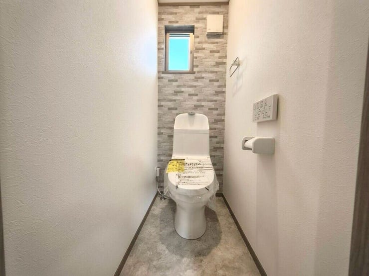 【Toilet】清潔感があり、落ち着いたデザインのトイレ。家族みんなが快適に使えます。