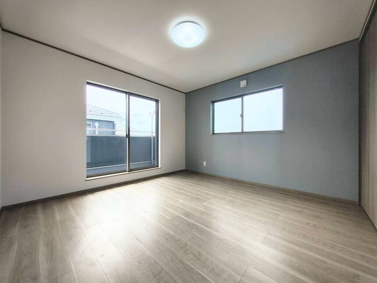【Bedroom】ベッドとデスクを置いてもゆとりのある、使い勝手の良い広さの洋室です。