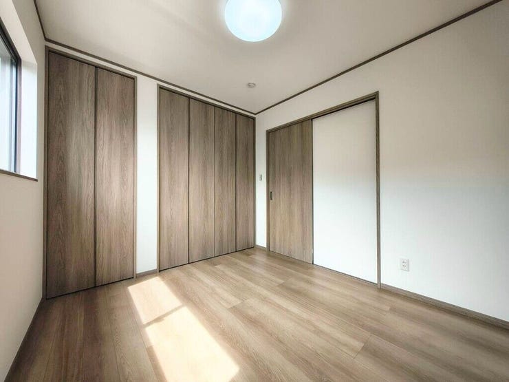 【Bedroom】主寝室や子ども部屋、在宅ワークにも使える洋室。暮らしに合わせて自由にレイアウトできます。