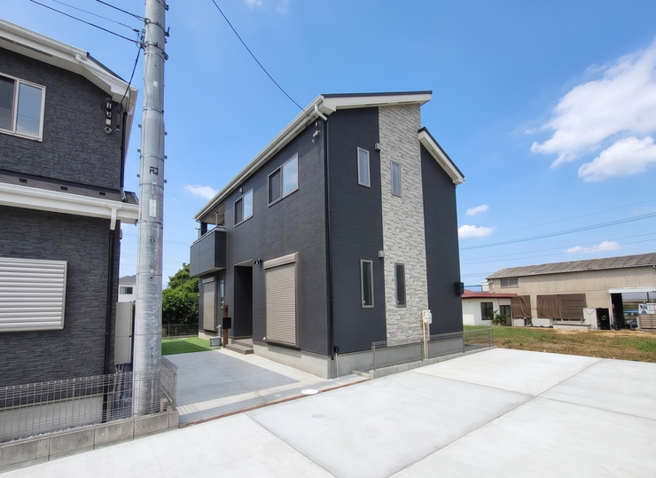 【Exterior】落ち着きのあるシンプルな外観で、長く愛せる住まいに仕上がっています。