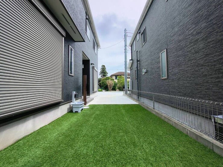 【Exterior】お部屋から直接出られるお庭付き。ガーデニングやくつろぎ空間に◎