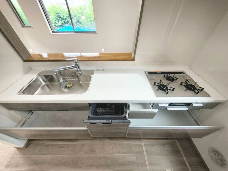 【kitchen】家事の時短に便利な食洗機付き。手洗い不要で毎日の負担を軽減します。