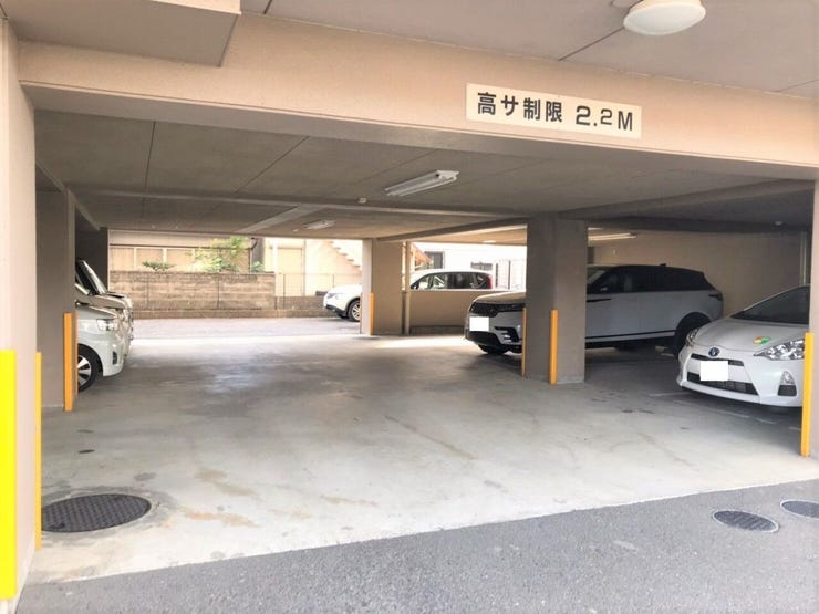 屋根付き駐車場なので雨でも安心