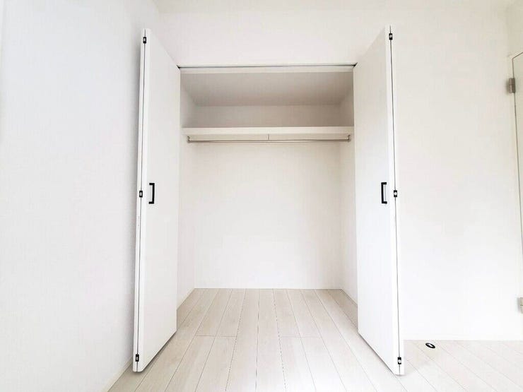 【Bedroom】クローゼット完備で収納力◎。家具の配置もしやすい機能的な洋室です。