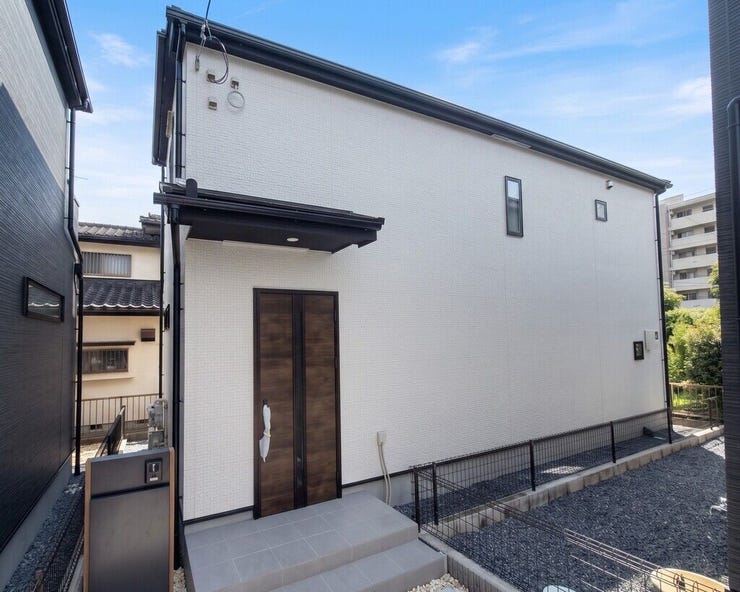【Exterior】落ち着きのあるシンプルな外観で、長く愛せる住まいに仕上がっています。