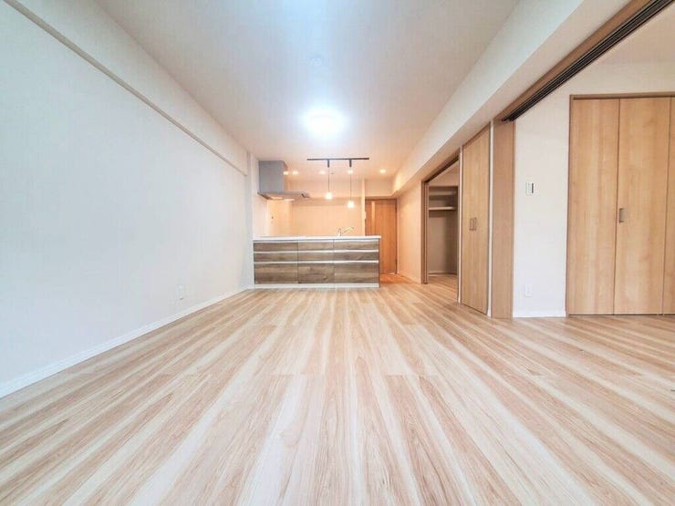【Living】家族が集まりやすい場所で、くつろぎと会話が自然に生まれます。
