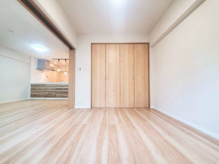 【Bedroom】隣接するリビングとつなげて使えば、開放感とゆとりのある空間に。