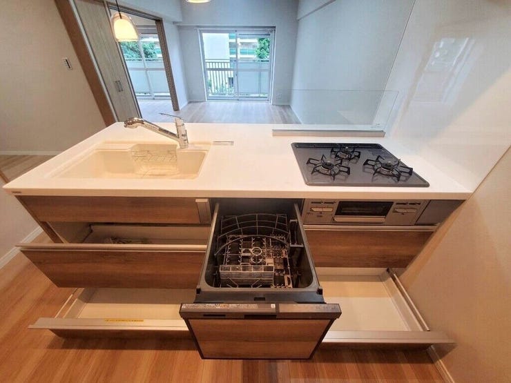 【kitchen】家事の時短に便利な食洗機付き。手洗い不要で毎日の負担を軽減します。