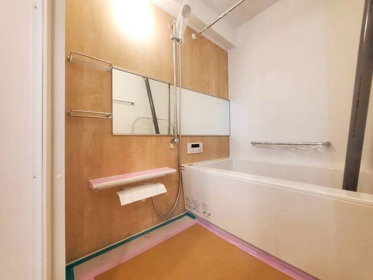 【Bathroom】お子様とのバスタイムにも十分な広さがあり、掃除も簡単にできます。